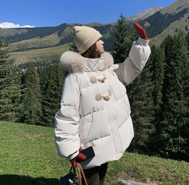 米白色时尚大毛领牛角扣棉服外套女冬季2025年设计感加厚保暖棉衣